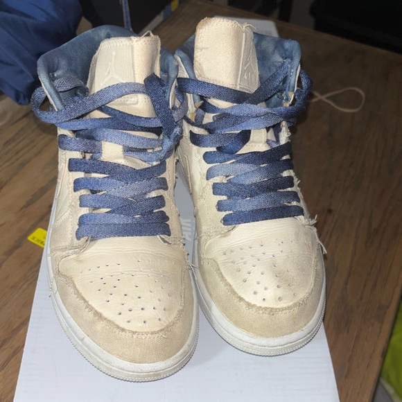 Size 8 women’s air forces 1 ‘07 - Picture 2 of 4